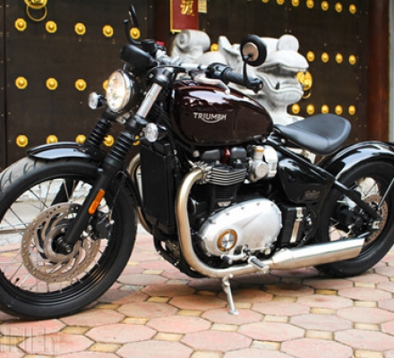 Triumph Bonneville Bobber 2017 đầu tiên về VN, giá 580 triệu đồng